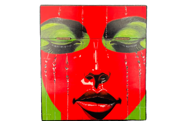 Dripping emotions closeup van rood gezicht rode lippen groene oogschaduw, ogen zijn gesloten